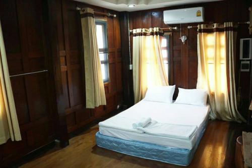 Baandin Rimnum Resort