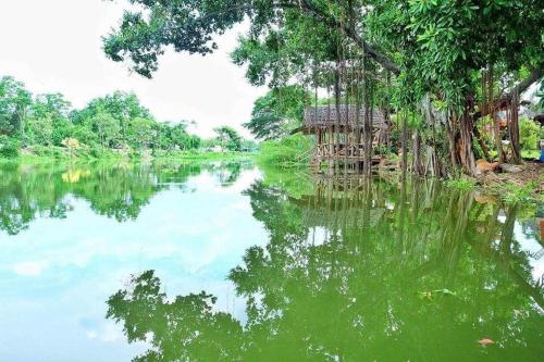 Baandin Rimnum Resort