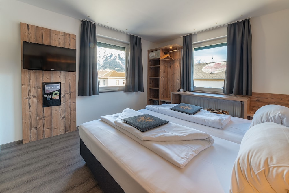 Binders Budget City Mountain Hotel