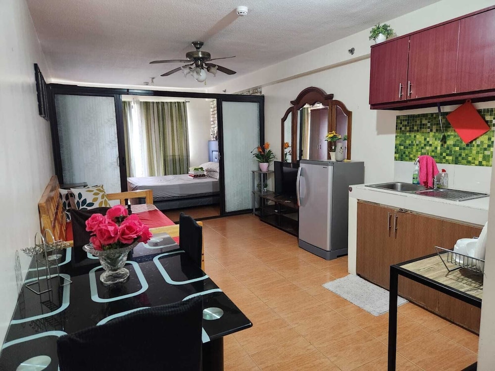 1 Bedroom Condo at One Oasis Condominuim