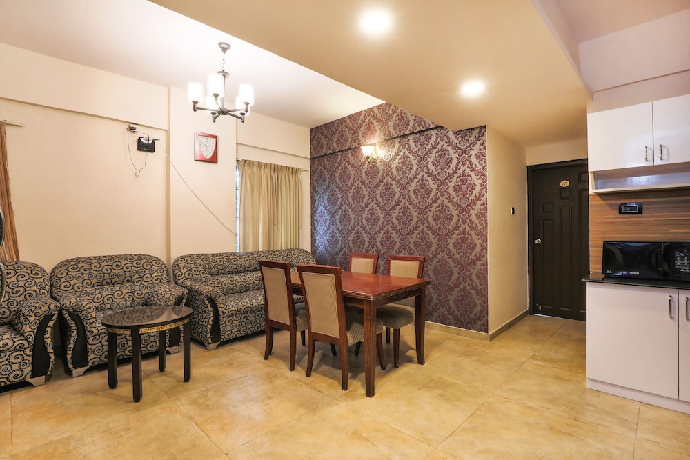 Fabhotel Frazer Suites