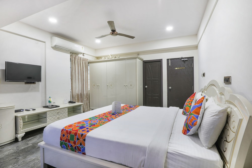Fabhotel Frazer Suites