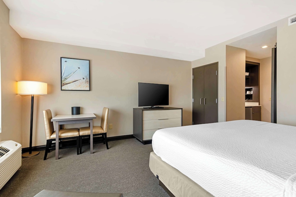 Best Western Plus Executive Residency Rigby's Water World Hotel