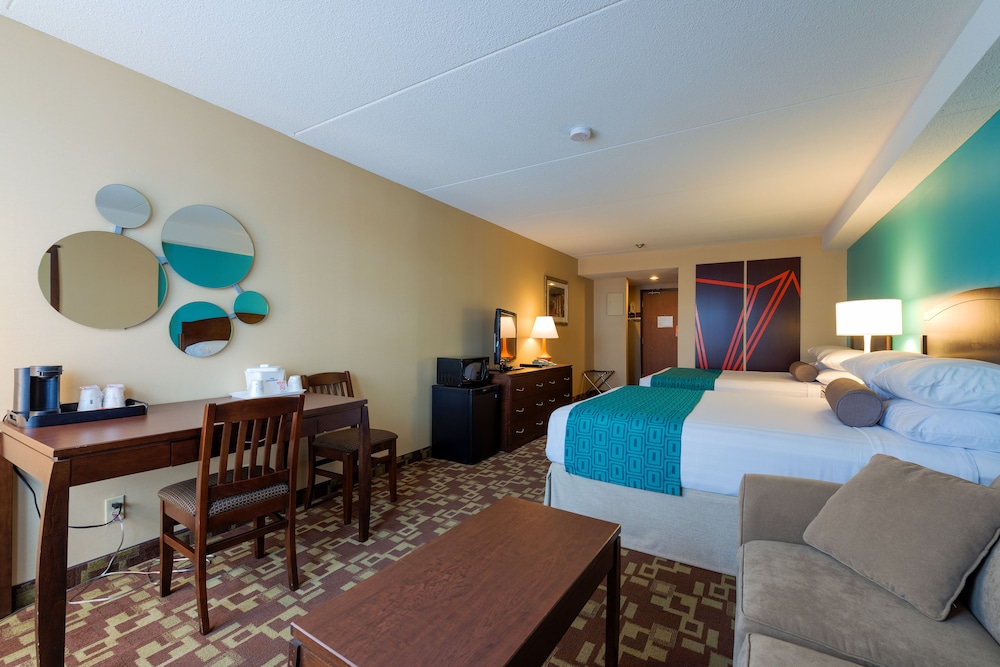 Howard Johnson Plaza by Wyndham by the Falls Niagara Falls