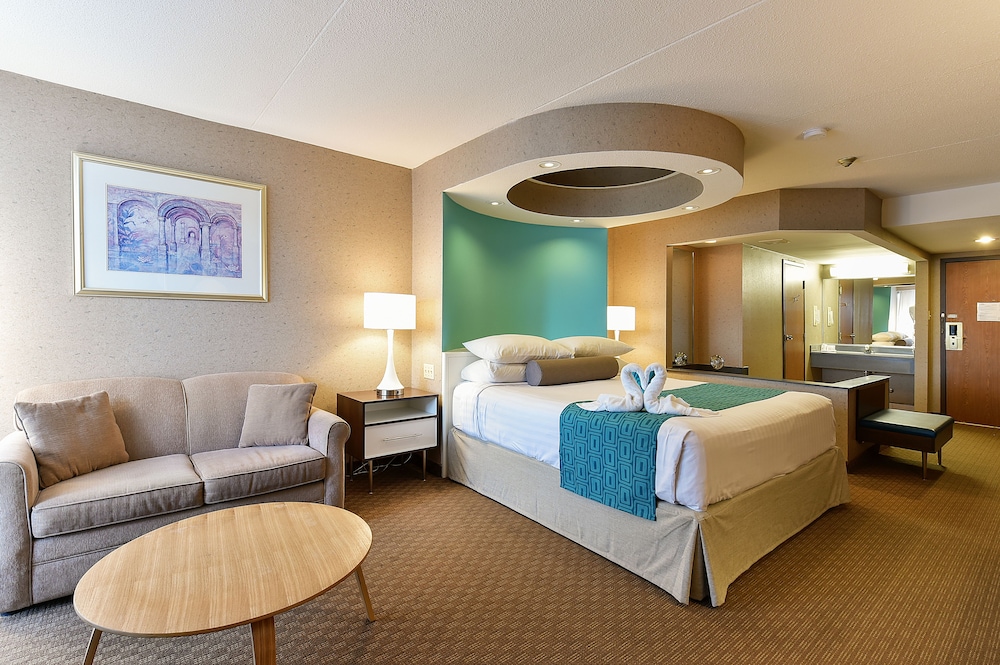 Howard Johnson Plaza by Wyndham by the Falls Niagara Falls