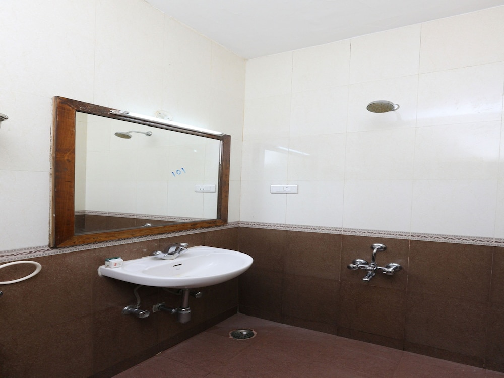 Hotel Gurupriya
