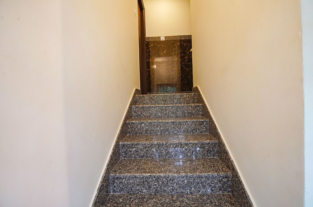 FabHotel Greenwood Xpress Inn