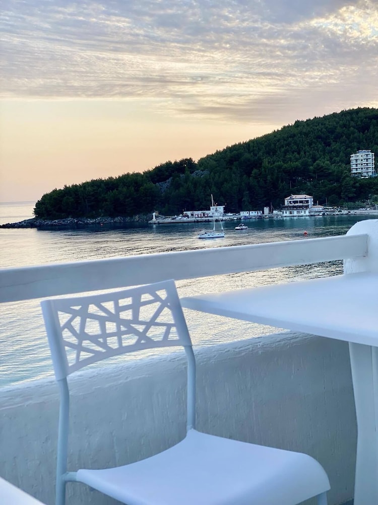 Geo & Art Boutique Hotel