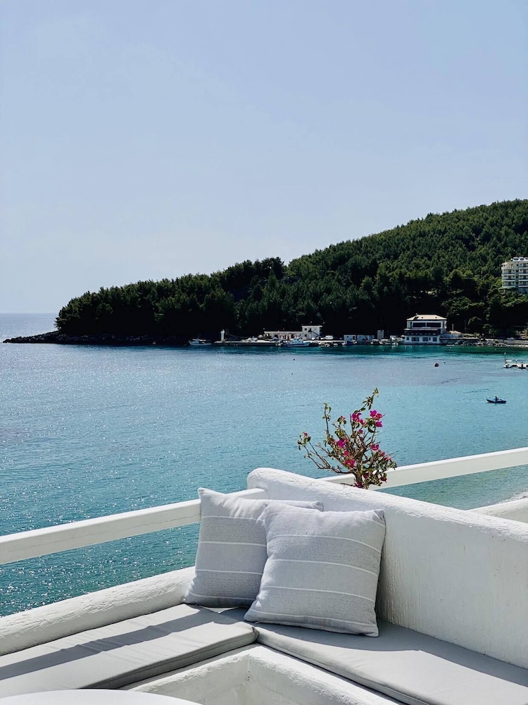 Geo & Art Boutique Hotel