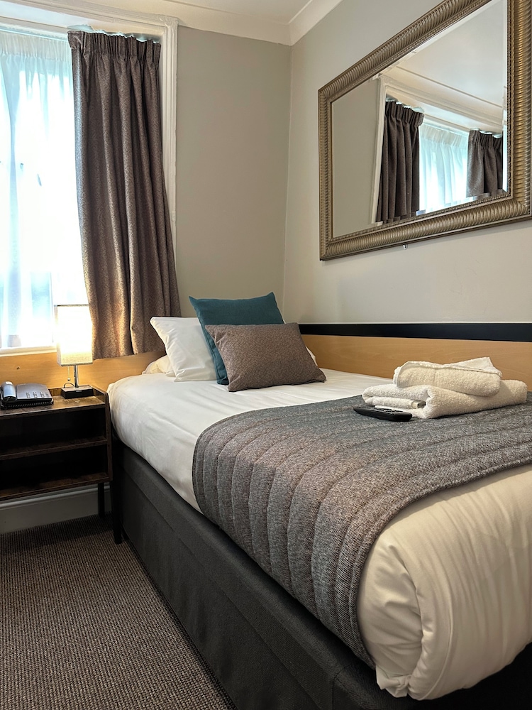 Tudor Court Hotel