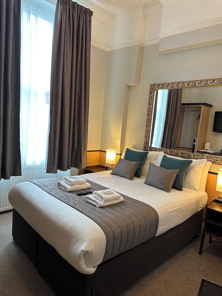Tudor Court Hotel
