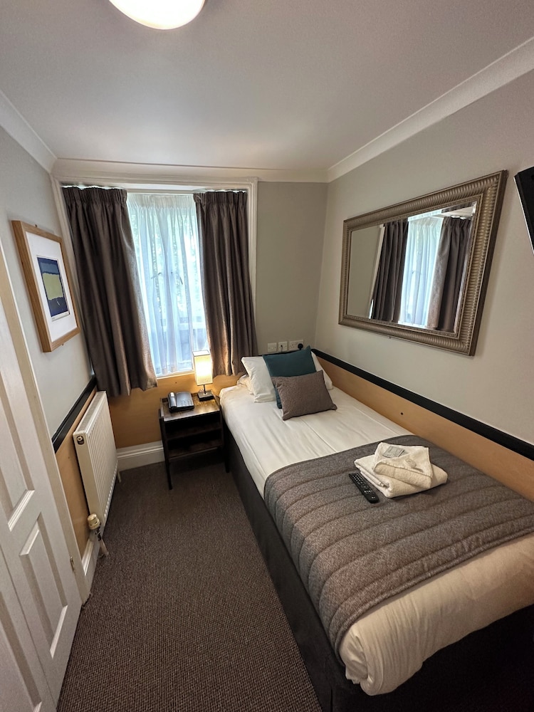 Tudor Court Hotel