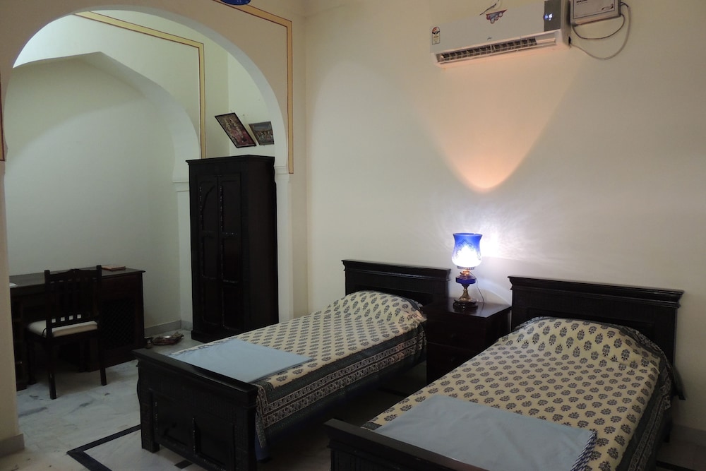 Dhulagarh Heritage Hotel
