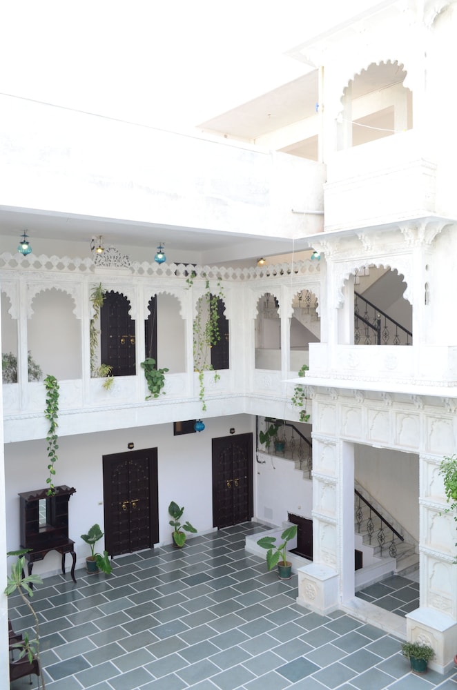 KOTRA HAVELI A BOUTIQUE HOTEL BY LAKE PICHOLA