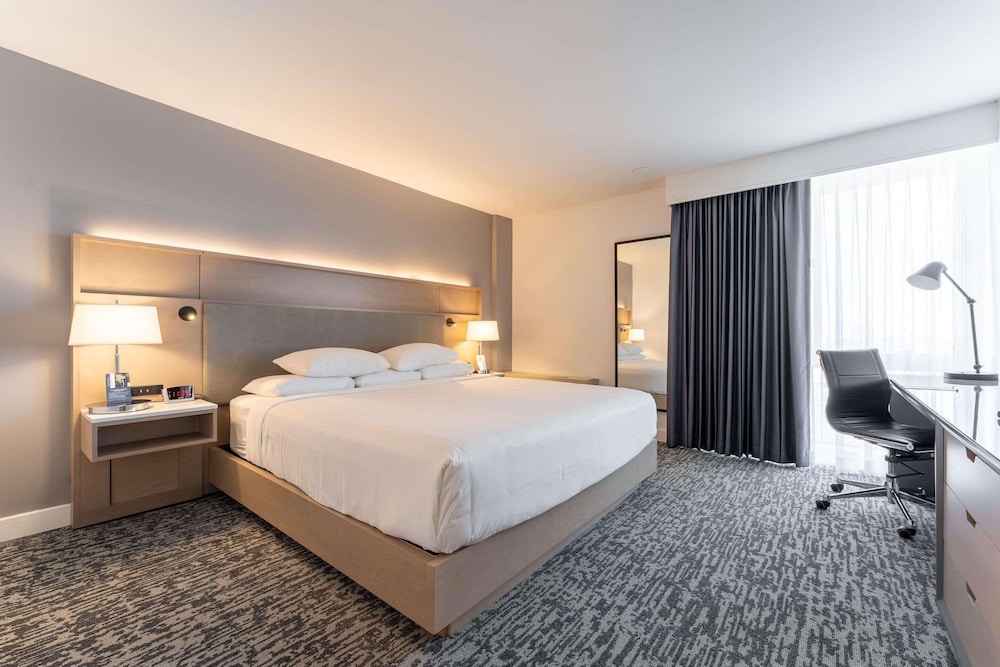DoubleTree by Hilton New York JFK Airport