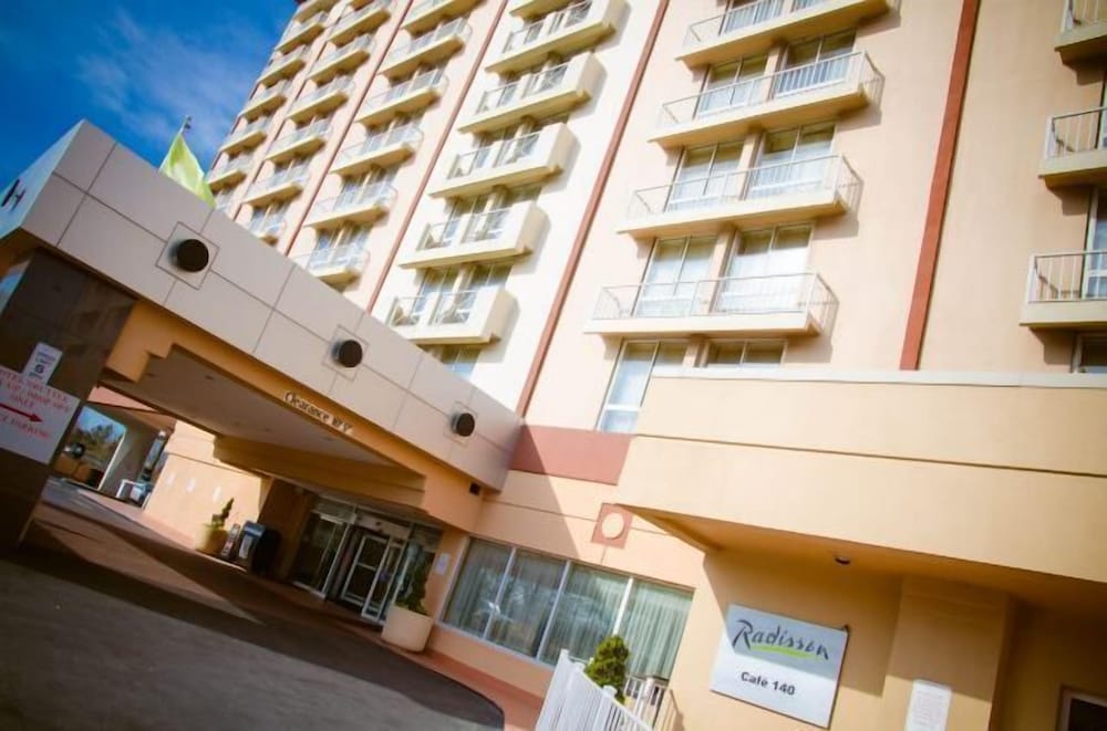 DoubleTree by Hilton New York JFK Airport