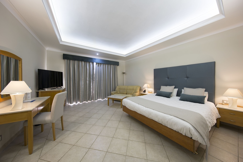 Paradise Bay Resort