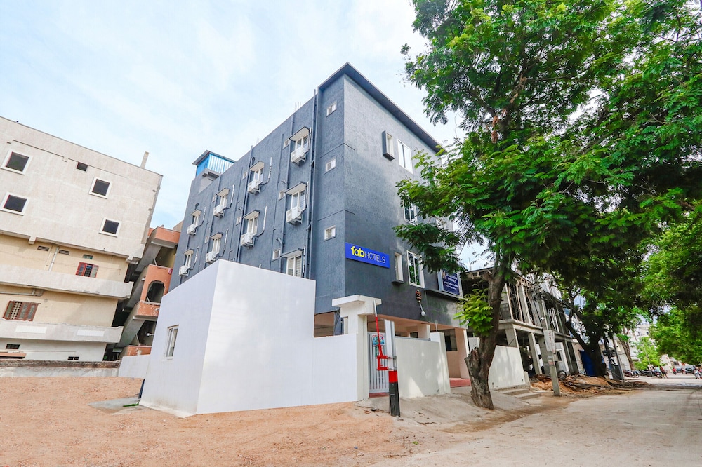 FabHotel Dream Connect