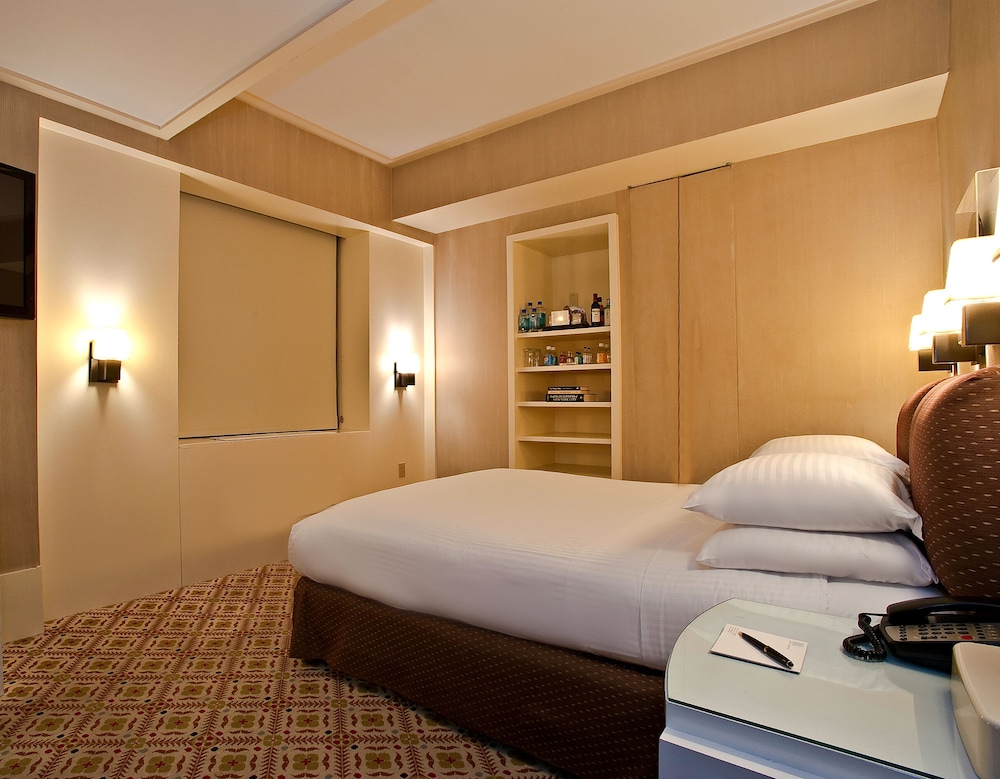 City Club Hotel