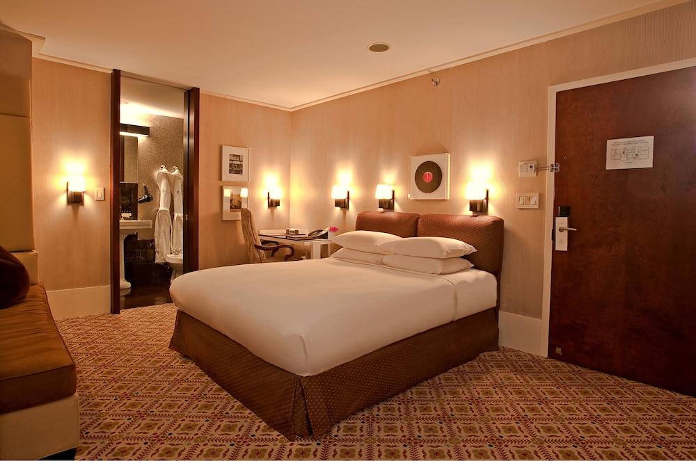 City Club Hotel