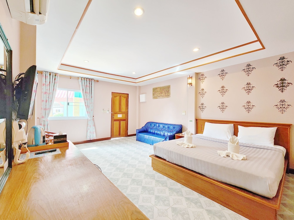 Phaithong Sotel Resort
