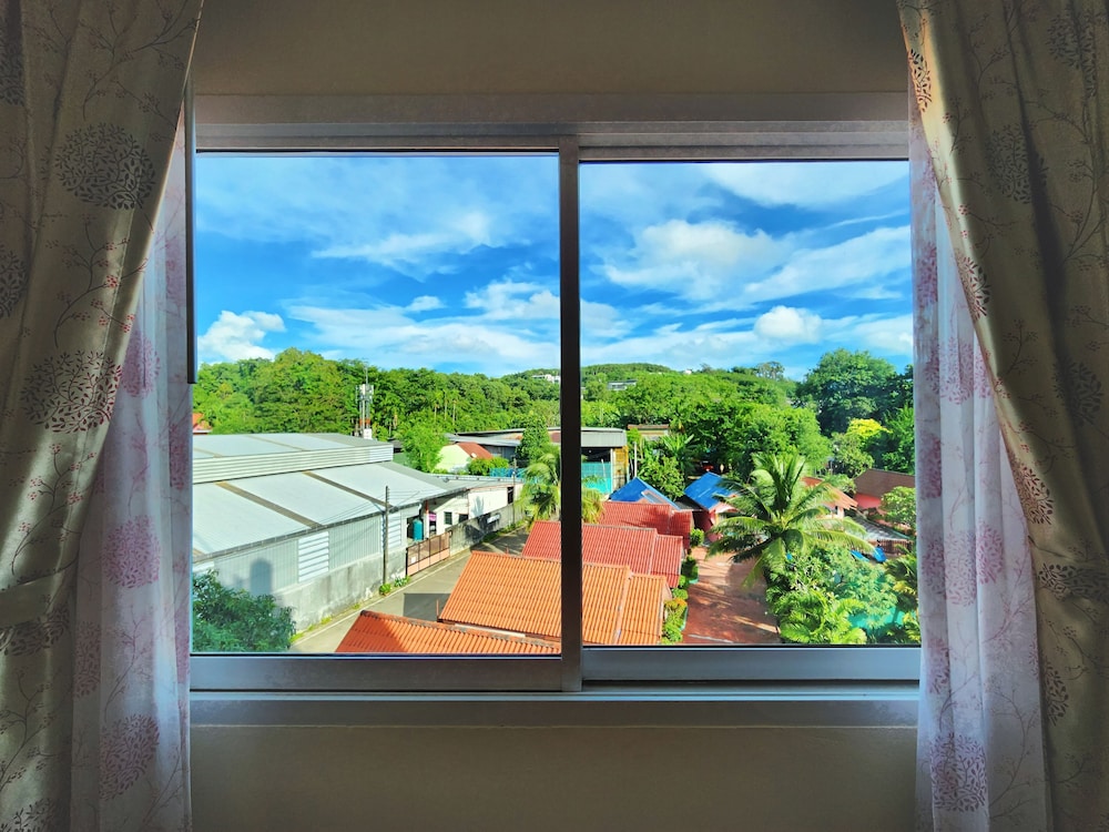 Phaithong Sotel Resort