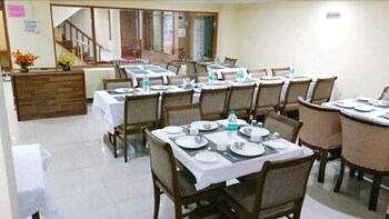 Rajhans Hotel