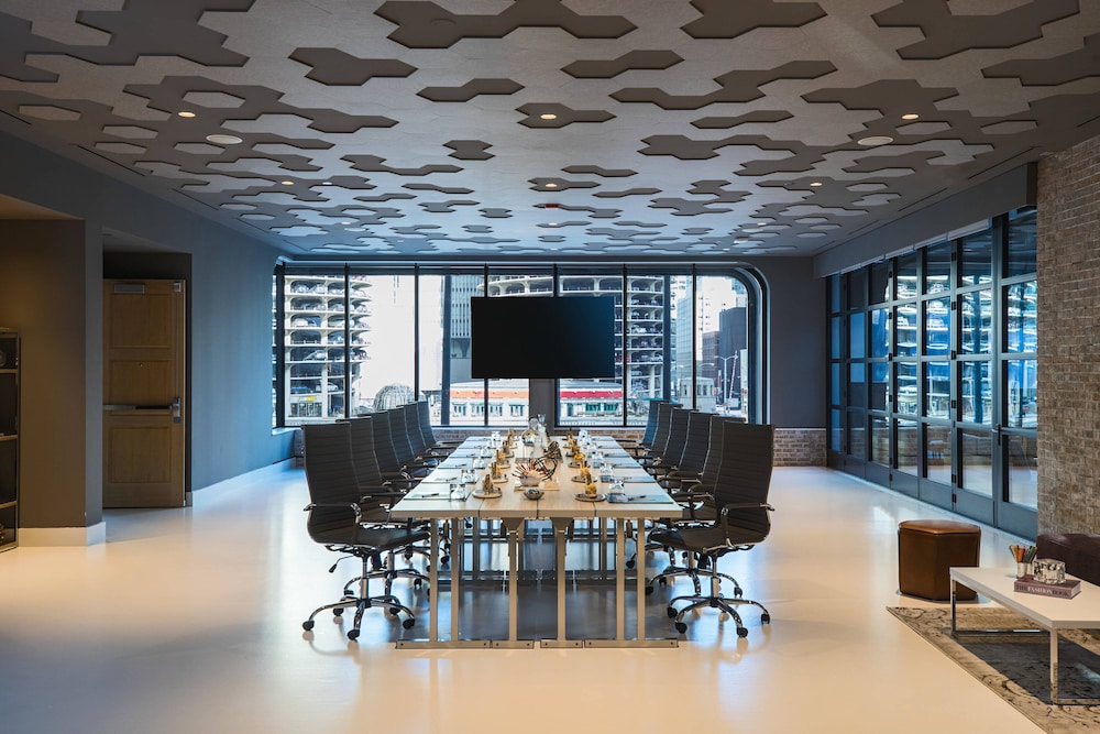 Renaissance Chicago Downtown Hotel