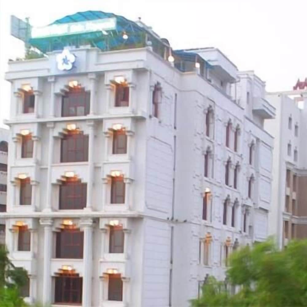Hotel Maurya International