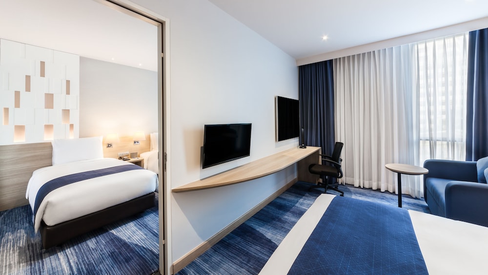 Holiday Inn Express Bangkok Soi Soonvijai by IHG