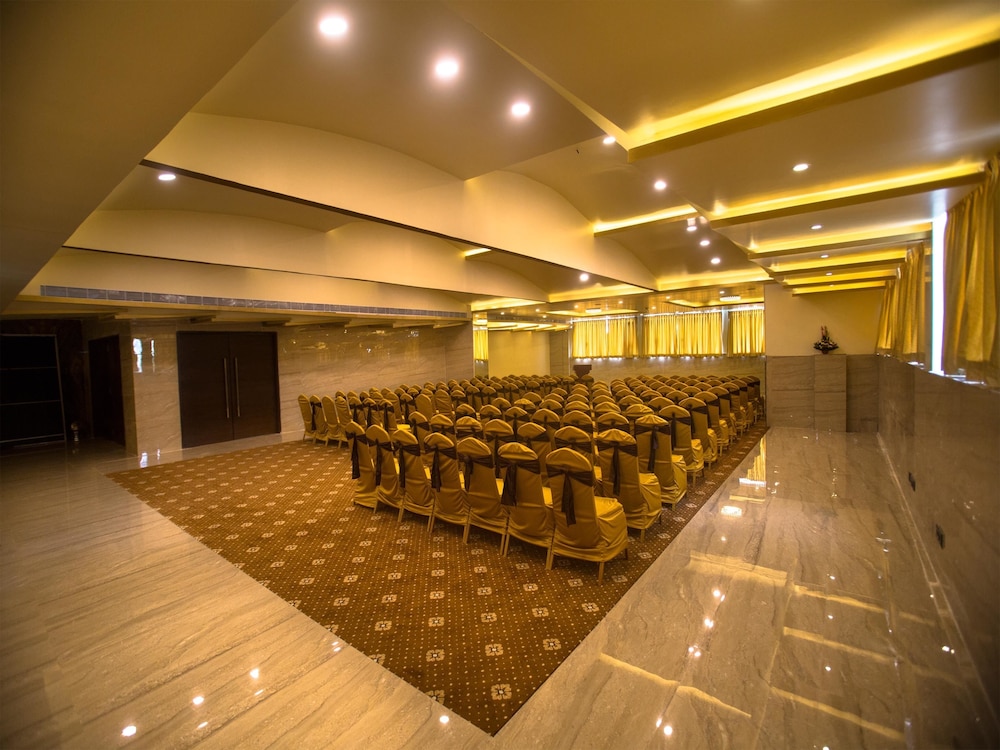 ST Parklane Airport Hotel