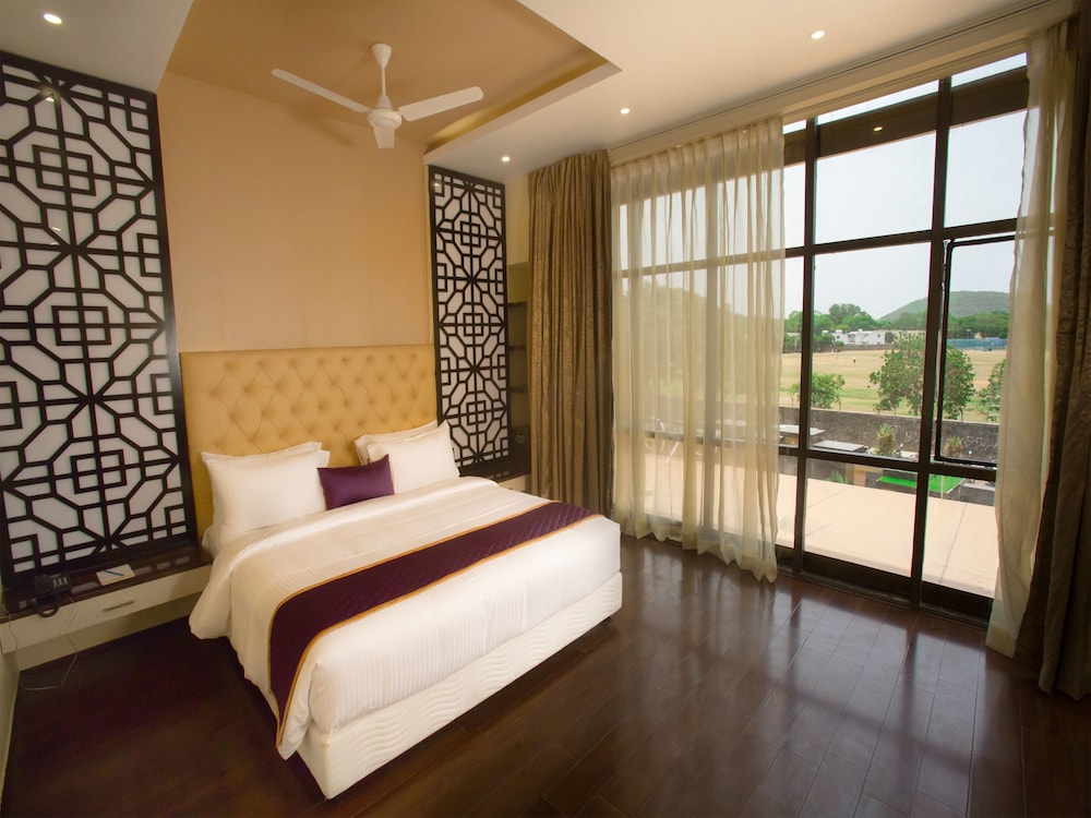 ST Parklane Airport Hotel