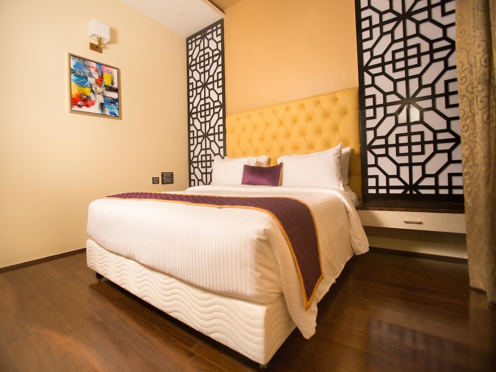 ST Parklane Airport Hotel