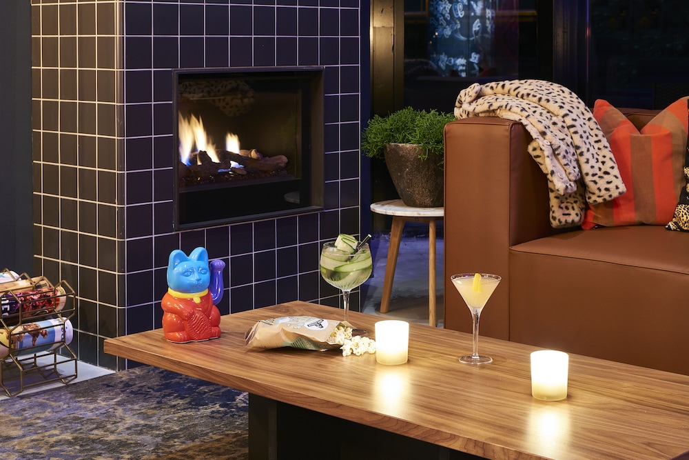 Moxy Amsterdam Schiphol Airport