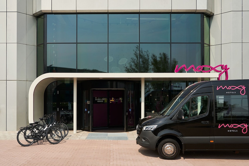 Moxy Amsterdam Schiphol Airport