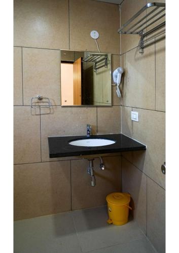 Sri Krishna Inn Kempegowda Airport Bangalore