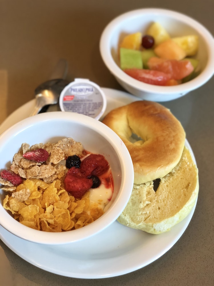 Country Inn & Suites by Radisson, San Jose International Airport, CA