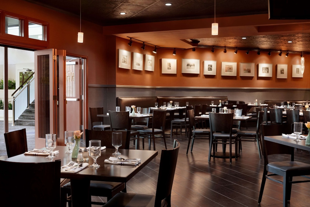 DoubleTree by Hilton Minneapolis - Park Place