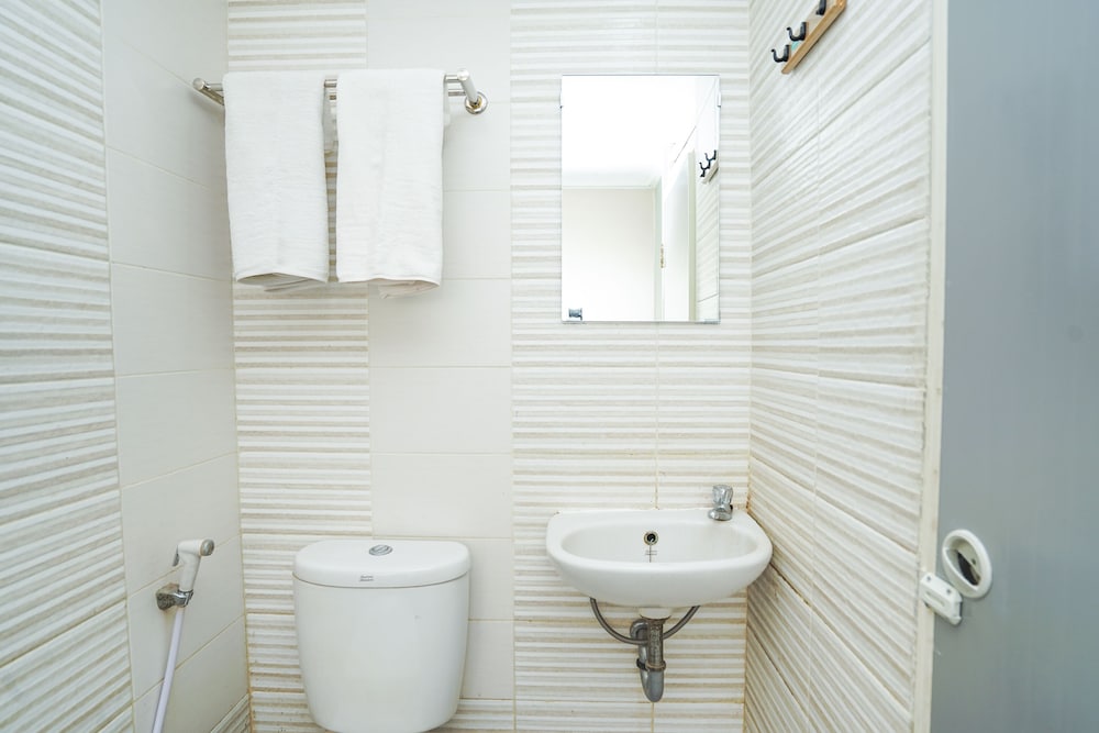 Pratisarawirya Guesthouse by ecommerceloka
