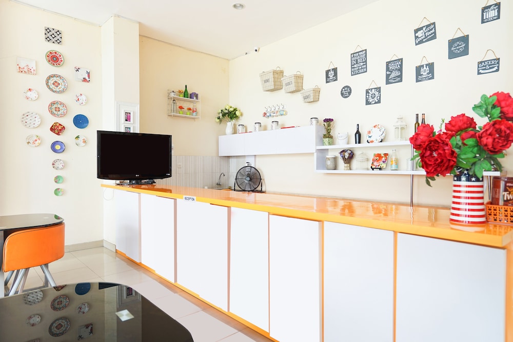 Pratisarawirya Guesthouse by ecommerceloka