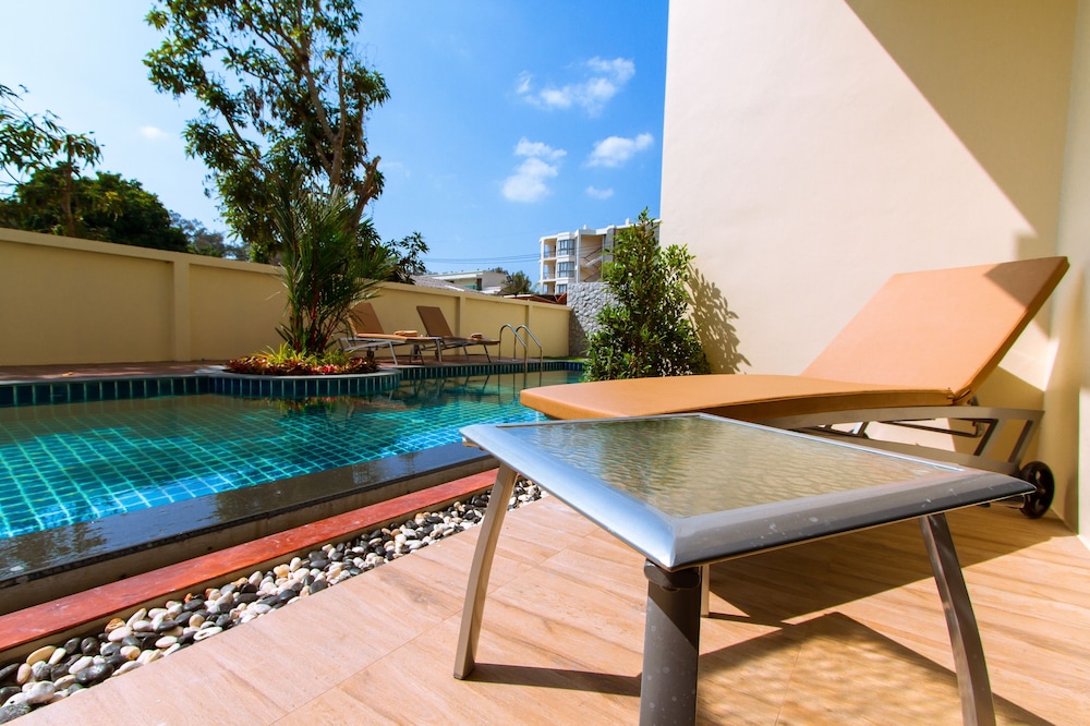 Airport Beach Hotel