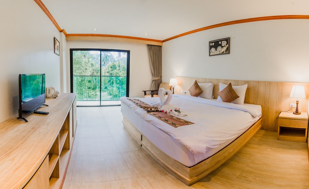Airport Beach Hotel