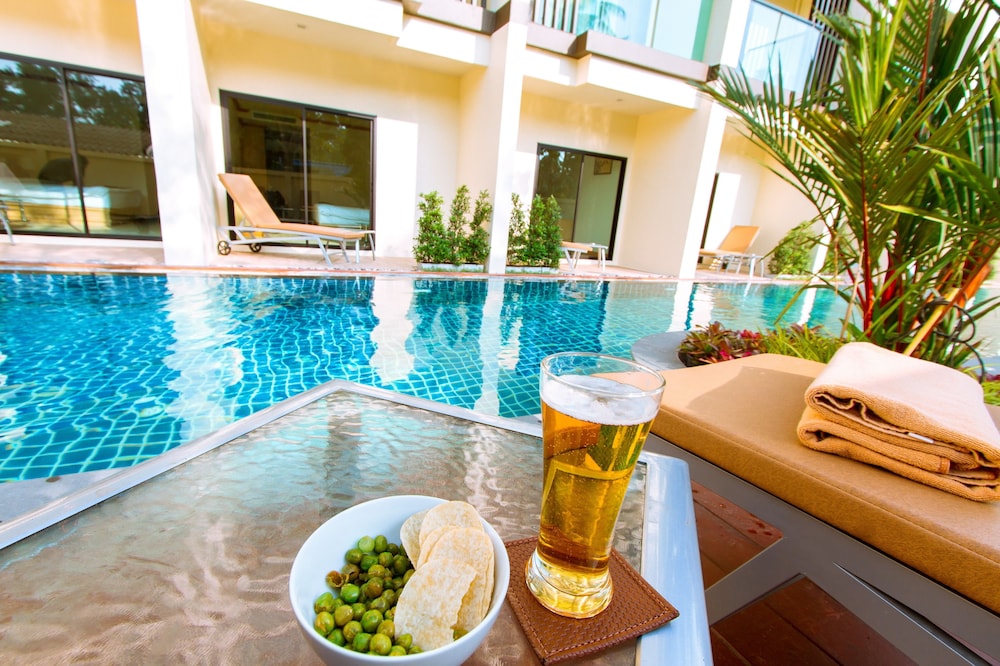 Airport Beach Hotel