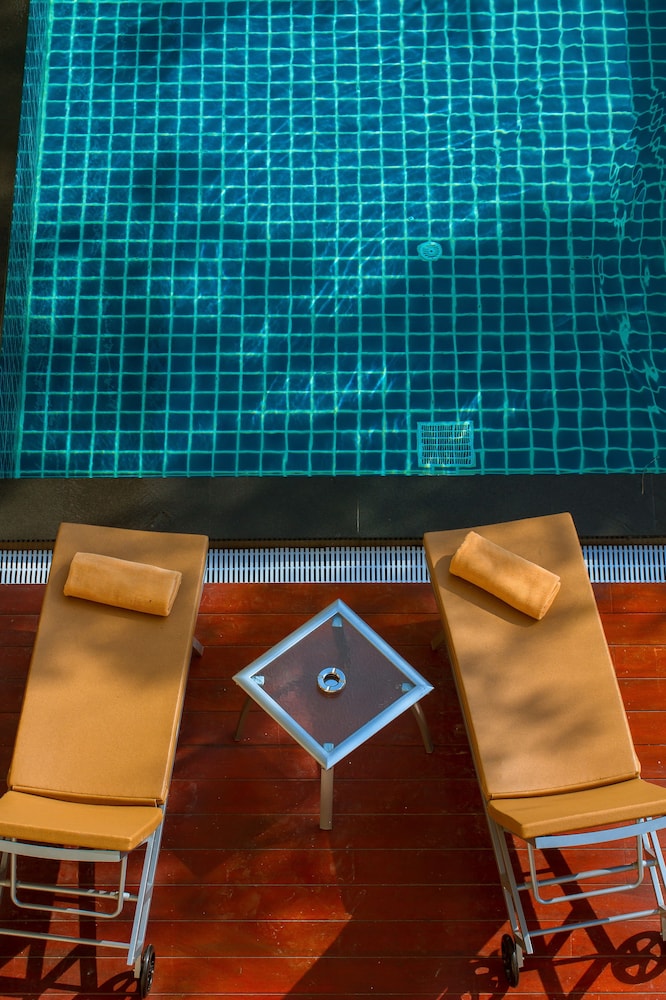Airport Beach Hotel