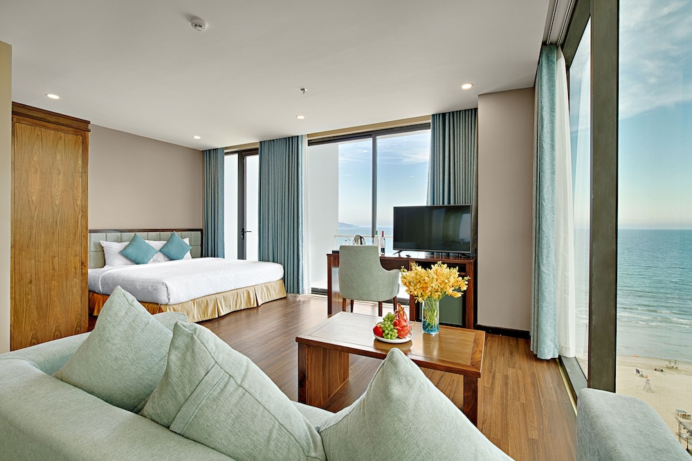 Yarra Ocean Suites Danang