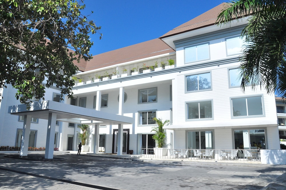Lv8 Resort Hotel