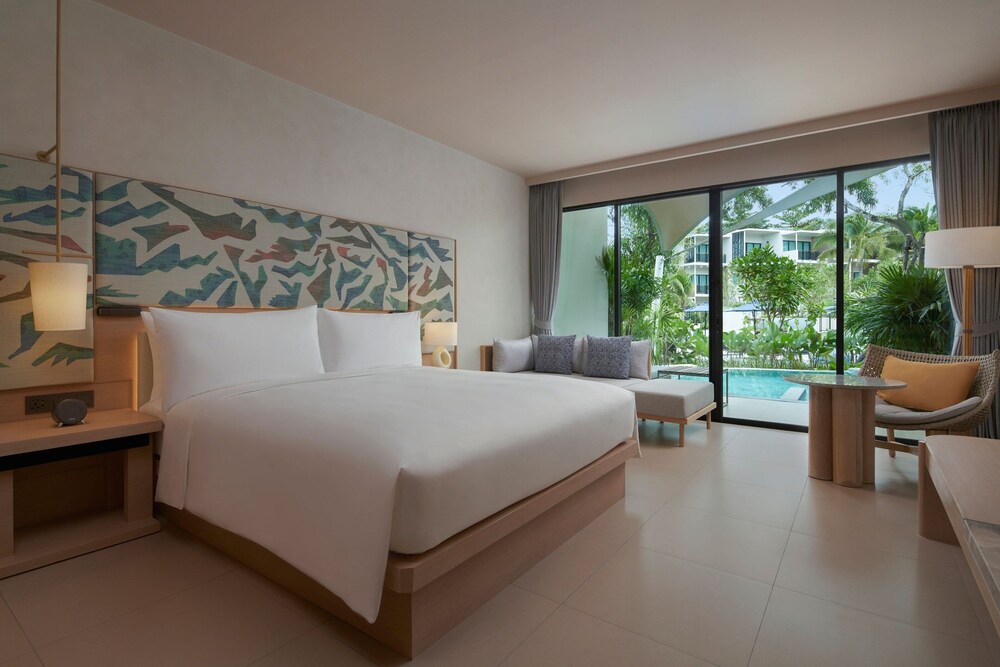 Le Méridien Phuket Mai Khao Beach Resort