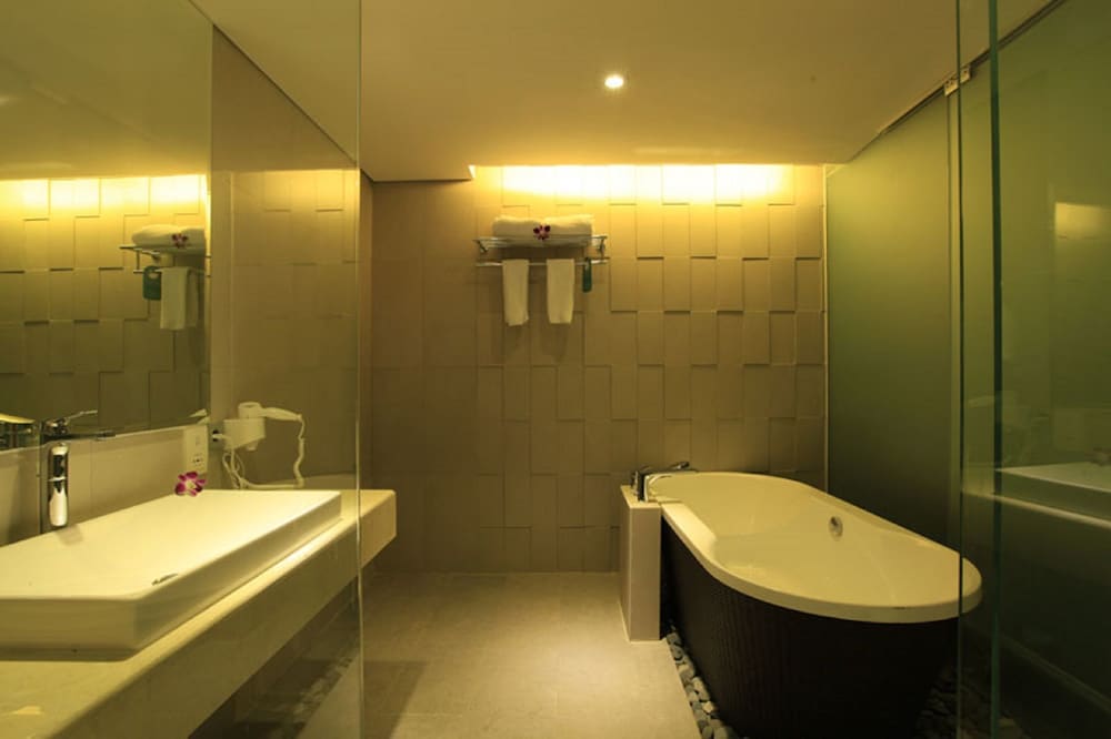 Bedrock Hotel Kuta Bali