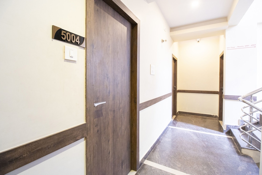 OYO 9682 Hotel Plaza Heights