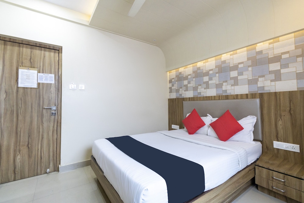OYO 9682 Hotel Plaza Heights